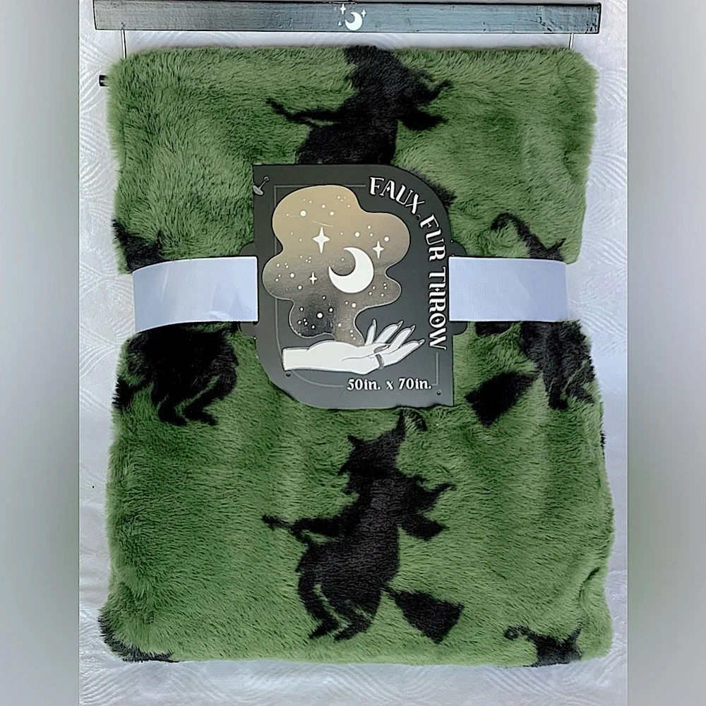 Artisan 34 Flying Wicked Witches Faux Fur Halloween Throw Blanket